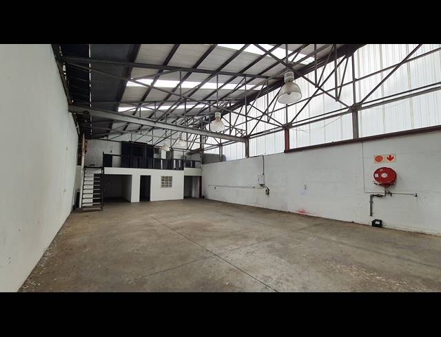 190M² WAREHOUSE TO LET IN SEBENZA